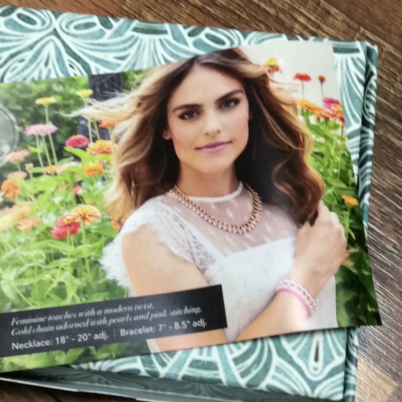 NIB Plunder Pink/White yard choker w/bracelet set - Picture 4 of 4